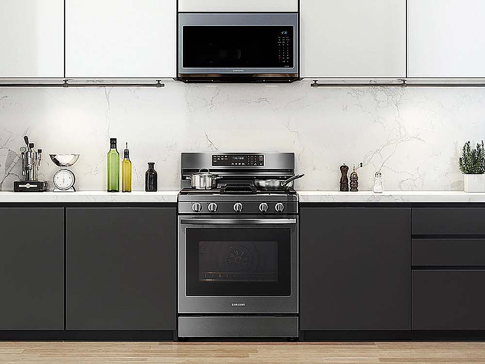 Samsung - Open Box 6.0 Cu. Ft. Freestanding Gas Convection Range with WiFi and No-Preheat Air Fry - Black Stainless Steel