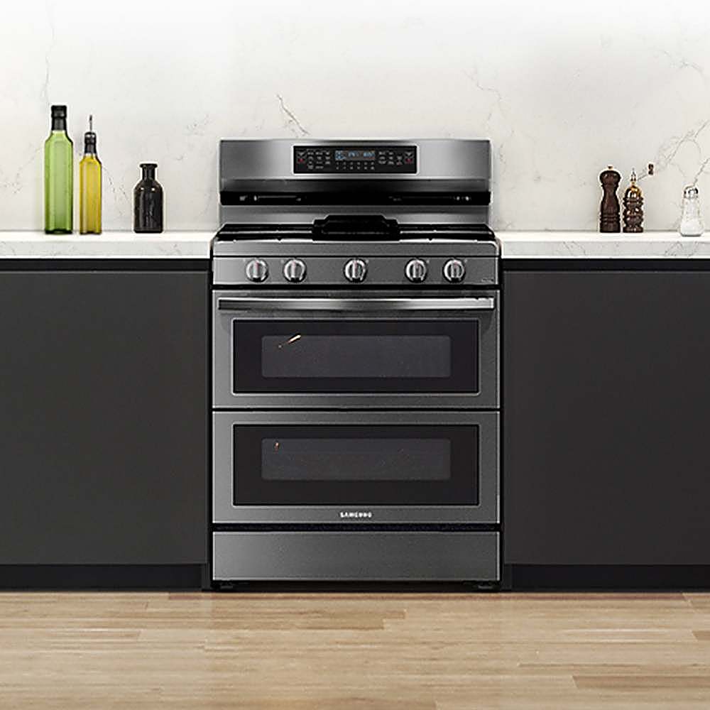 Samsung - Open Box 6.0 cu. ft. Smart Freestanding Gas Range with Flex Duo & Air Fry - Black Stainless Steel