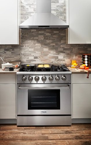 Thor Kitchen - 5.2 cu. ft. Freestanding Gas Convection Range - Stainless Steel